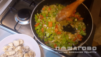 Фото приготовления рецепта: Куриное рагу - шаг 2