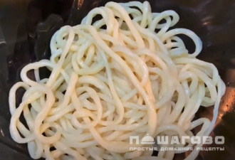 Фото приготовления рецепта: Тесто на лагман - шаг 5