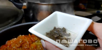Фото приготовления рецепта: Рассольник классический с рисом и огурцами - шаг 6