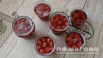 Фото приготовления рецепта: Желе вишневое - шаг 3
