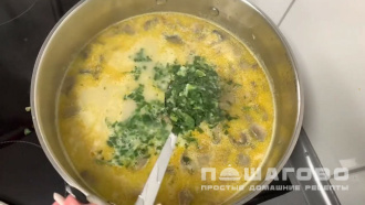 Фото приготовления рецепта: Грибной суп на курином бульоне - шаг 6