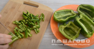 Фото приготовления рецепта: Салат из баклажанов с помидорами (на зиму) - шаг 3
