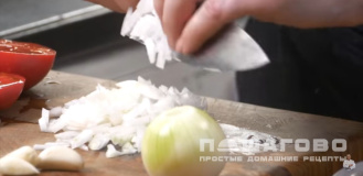 Фото приготовления рецепта: Томатный суп с рисом и зеленью - шаг 5