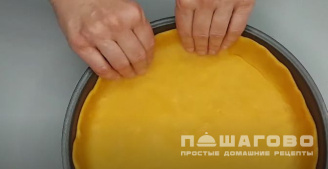 Фото приготовления рецепта: Пирог с картошкой и грибами - шаг 9