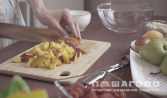 Фото приготовления рецепта: Фруктовый салат с мороженым - шаг 1