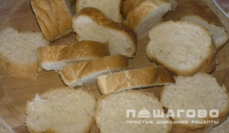 Фото приготовления рецепта: Закусочные бутерброды с сыром и яйцом - шаг 1