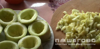 Фото приготовления рецепта: Кабачки, фаршированные мясом в духовке - шаг 1