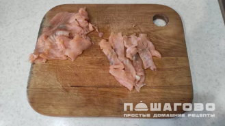 Фото приготовления рецепта: Домашние роллы с форелью, крабовыми палочками и огурцом - шаг 1