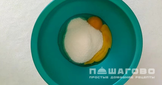 Фото приготовления рецепта: Коврижка с вареньем - шаг 1
