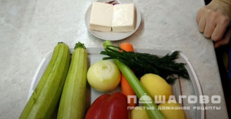 Фото приготовления рецепта: Суп из кабачков с плавленным сыром - шаг 1