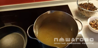 Фото приготовления рецепта: Суп кимчи с яйцом, тофу и древесными грибами моэр - шаг 5