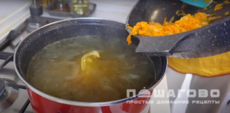 Фото приготовления рецепта: Суп из куриной грудки с вермишелью - шаг 7