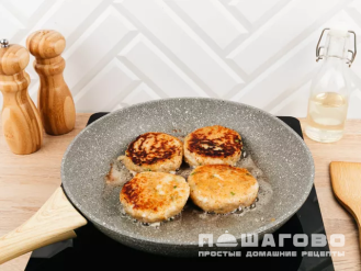 Фото приготовления рецепта: Рыбные котлеты - шаг 4