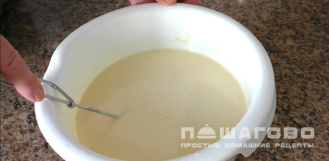 Фото приготовления рецепта: Классические дрожжевые блины - шаг 1