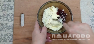 Фото приготовления рецепта: Селедка под шубой с розами - шаг 14