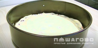 Фото приготовления рецепта: Заливной ягодный пирог - шаг 12