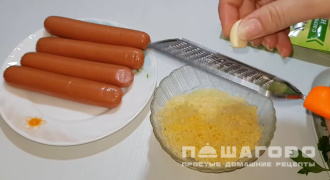 Фото приготовления рецепта: Сосиски с сыром - шаг 2