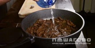 Фото приготовления рецепта: Азу из лосятины - шаг 4