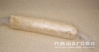Фото приготовления рецепта: Рулет из лаваша с крабовыми палочками и укропом - шаг 6