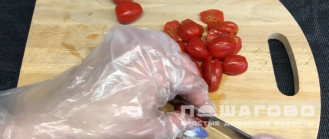 Фото приготовления рецепта: Начинка для блинов с копченой курицей - шаг 2