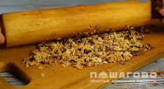 Фото приготовления рецепта: Салат Любовница с курагой - шаг 10
