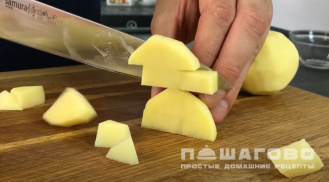 Фото приготовления рецепта: Суп с фасолью с копченостями - шаг 4