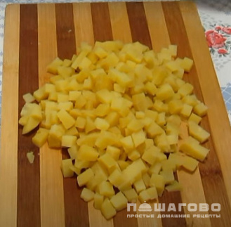 Фото приготовления рецепта: Оливье с вареной колбасой - шаг 1
