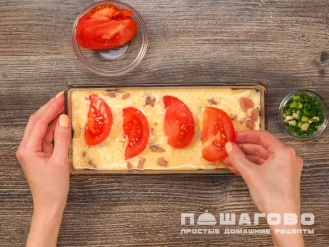 Фото приготовления рецепта: Запеканка с курицей и томатами - шаг 4