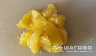 Фото приготовления рецепта: Салат из моркови, апельсина и кураги - шаг 2