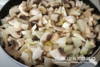 Фото приготовления рецепта: Суп грибной из шампиньонов рецепт с картофелем - шаг 4
