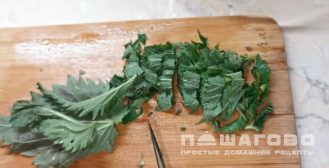 Фото приготовления рецепта: Суп из щавеля и крапивы - шаг 3