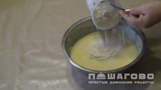 Фото приготовления рецепта: Медовые вафли - шаг 2