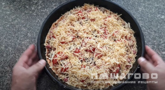 Фото приготовления рецепта: Пицца со свининой и ананасами - шаг 15