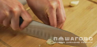 Фото приготовления рецепта: Яичная лапша с курицей и сладким перцем по-азиатски - шаг 8