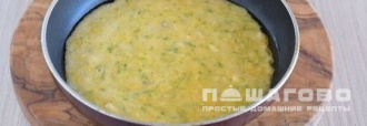 Фото приготовления рецепта: Французский омлет с кабачками - шаг 4