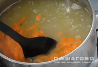 Фото приготовления рецепта: Быстрый суп с томатным соком - шаг 2