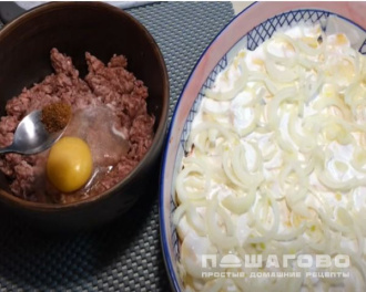Фото приготовления рецепта: Картофельная запеканка с фаршем и сыром в духовке - шаг 3