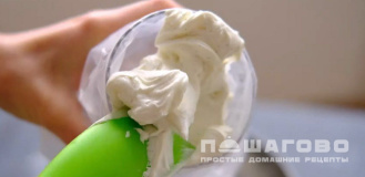Фото приготовления рецепта: Чизкейк с вишней - шаг 15