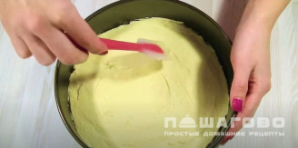 Фото приготовления рецепта: Заливной ягодный пирог - шаг 7