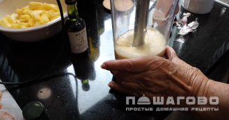 Фото приготовления рецепта: Оливье с креветками и авокадо - шаг 1