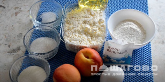 Фото приготовления рецепта: Сырники с персиками - шаг 1