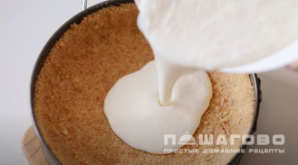 Фото приготовления рецепта: Чизкейк классический с творожным сыром - шаг 4