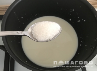 Фото приготовления рецепта: Манные котлеты - шаг 2