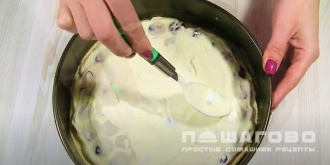Фото приготовления рецепта: Заливной ягодный пирог - шаг 11