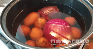 Фото приготовления рецепта: Окрошка со свеклой постная - шаг 1