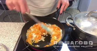 Фото приготовления рецепта: Борщ куриный - шаг 4