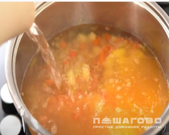 Фото приготовления рецепта: Норвежская уха из трески с овощами - шаг 3