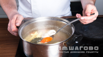 Фото приготовления рецепта: Уха с водкой - шаг 4