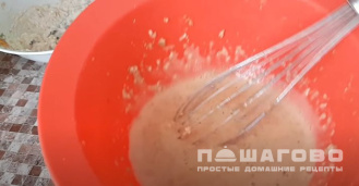 Фото приготовления рецепта: Овсяный блин с сыром - шаг 4