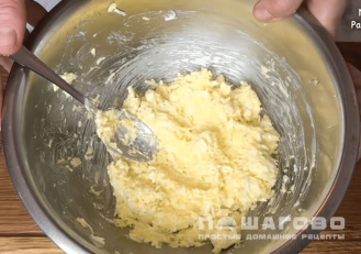 Фото приготовления рецепта: Рулетики из ветчины с сыром и яйцом - шаг 1